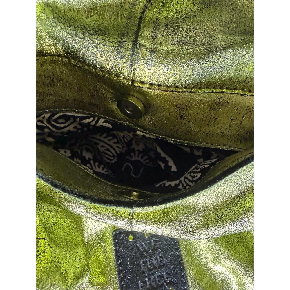Free People We The Free Sparta Sling Bag metallic green / acid lime finish NEW - Picture 6 of 9